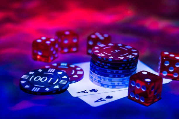 Texas Hold'em Bonus game interface showing hole cards, community cards, and payout table